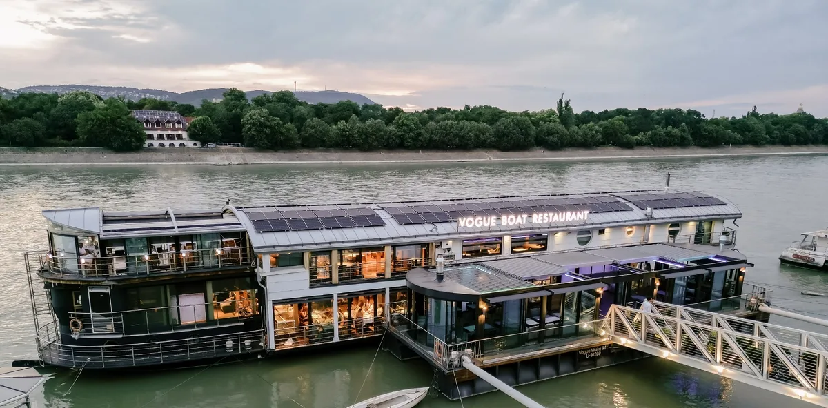 Vogue Boat Restaurant - 0