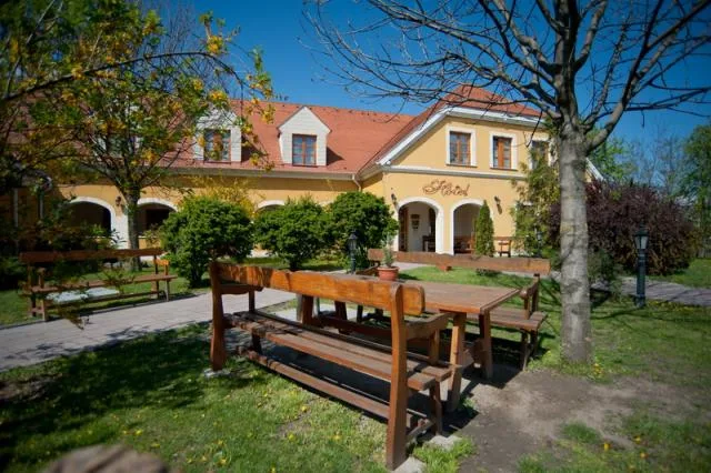 Gastland MO Hotel, Étterem és Konferencia Központ