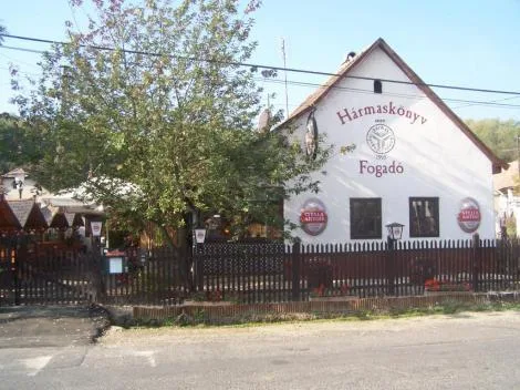 Hármaskönyv Fogadó