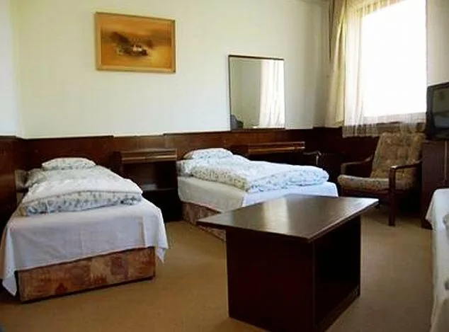Hotel Aranykereszt - 4
