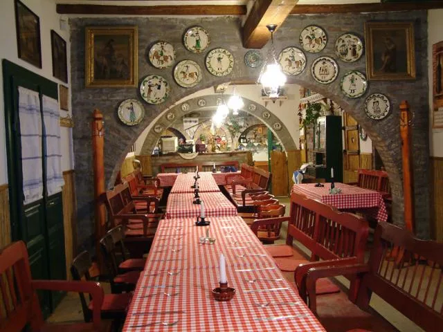 Szent Gellért Borház és Étterem kép 1