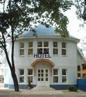Strand Hotel*** és Étterem