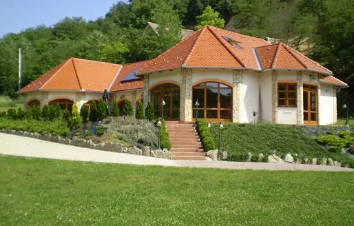 Naspolya Étterem és Panzió