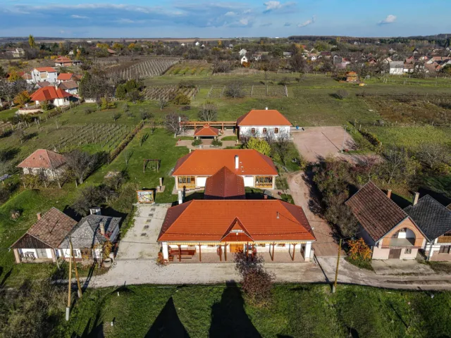 KultPince Monori Pincefalu kép 0