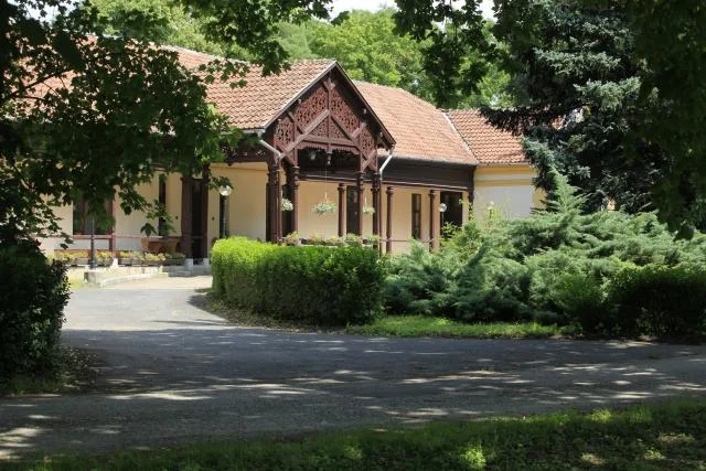 Kishantosi Kastély és Pajta