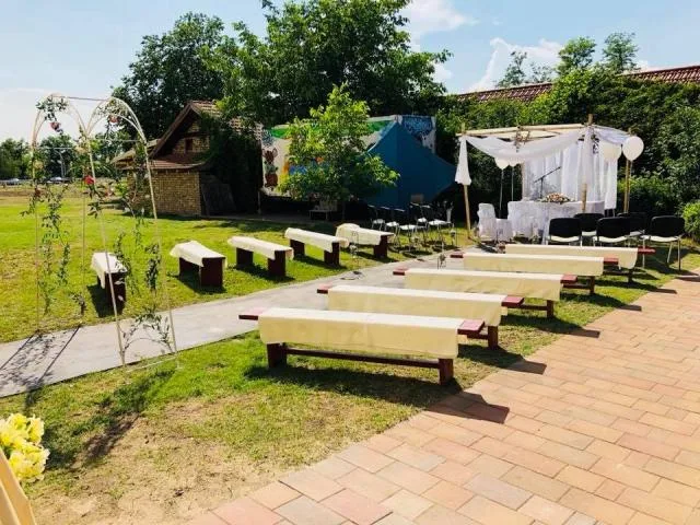 Kóbor-ló Lovastanya kép 0