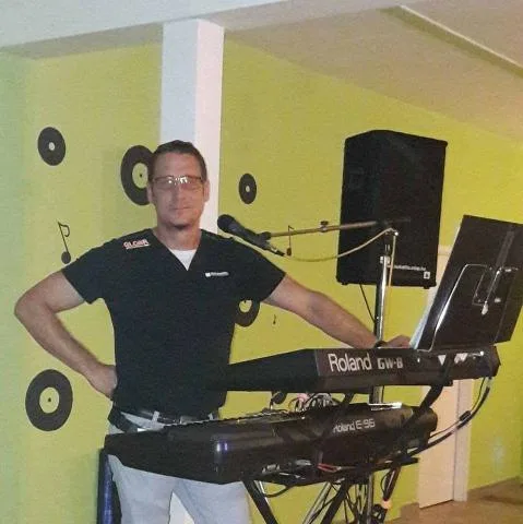“Türk Music Production” Türk Attila “Dj Fu-sher” Zenész & Esküvői Dj. egyszemélyben kép 2