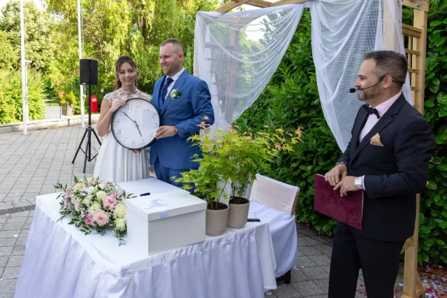 Böszörményi Kovács Zsolt angol-magyar ceremóniamester, szertartásvezető kép 2