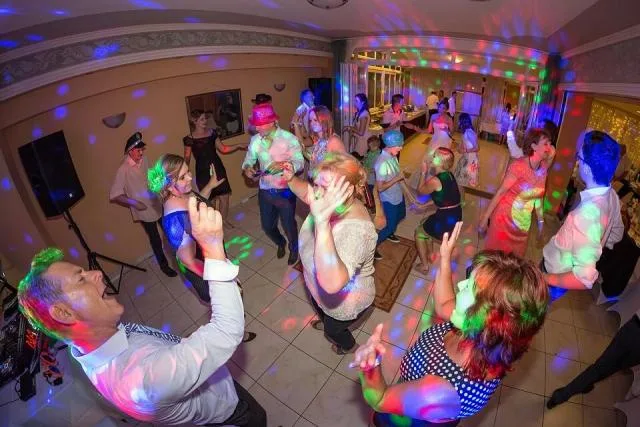 Esküvőhangosítás.hu-DJ és CM csapat kép 2