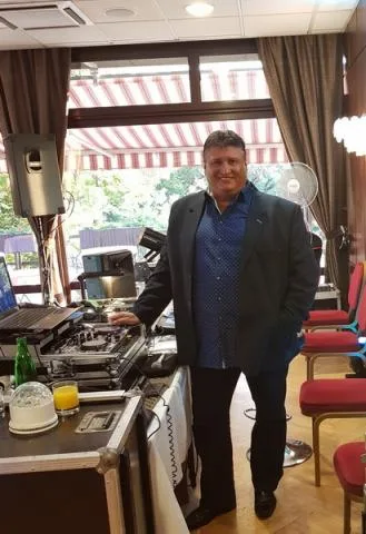 Modern Ceremóniamester-Dj Richie-Az Esküvők Műsorvezetője - 5