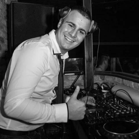 Juhász Barnabás Weddingsong.hu -Esküvő és Rendezvény Dj