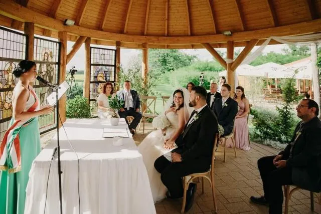 Sztraka Aliz, Szertartásvezető
