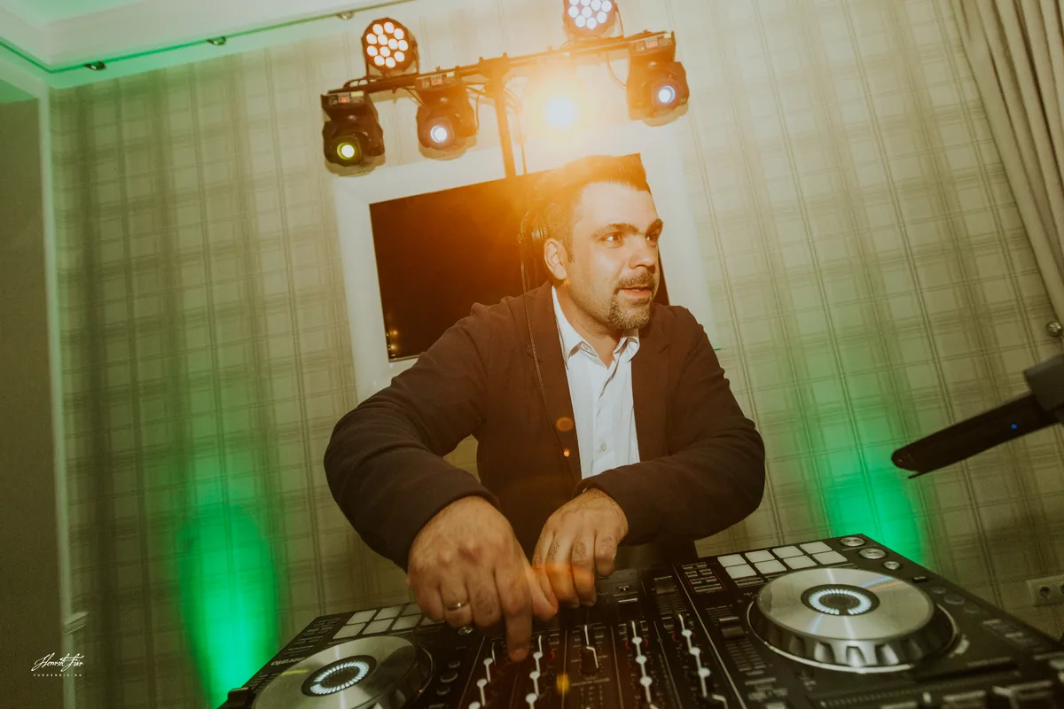 Pető János | DJ. Jana - DJ és moderátor (CM light) - 0