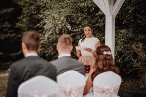 Aradi Dóra esküvői koordinátor és szertartásvezető