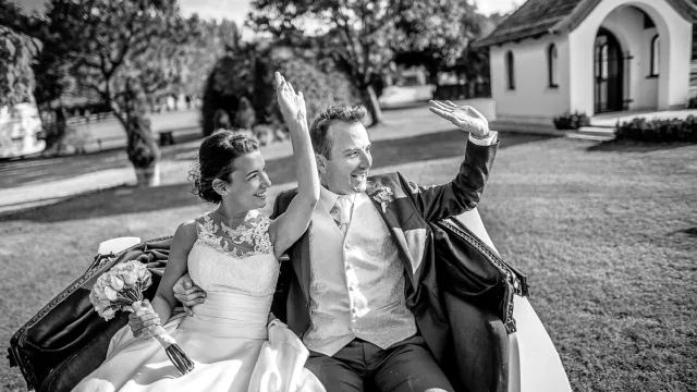 White Wreath Wedding Esküvőfotó kép 1
