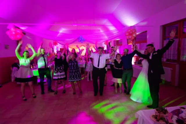 Kriszta Wedding - Szertartásvezető és ceremóniamester kép 1