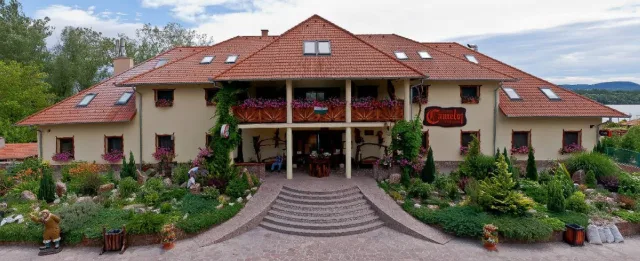Camelot Club Hotel és Étterem kép 1
