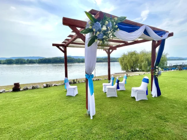 Camelot Club Hotel és Étterem
