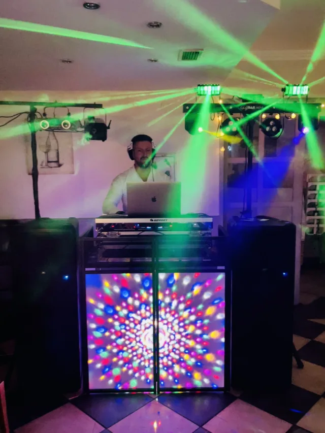 Sági András - Esküvő és Party DJ