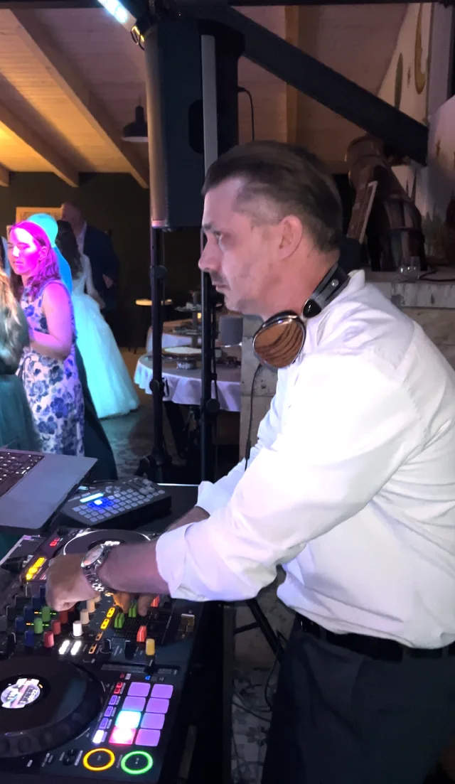 Esküvői DJ és Ceremóniamester páros - 1