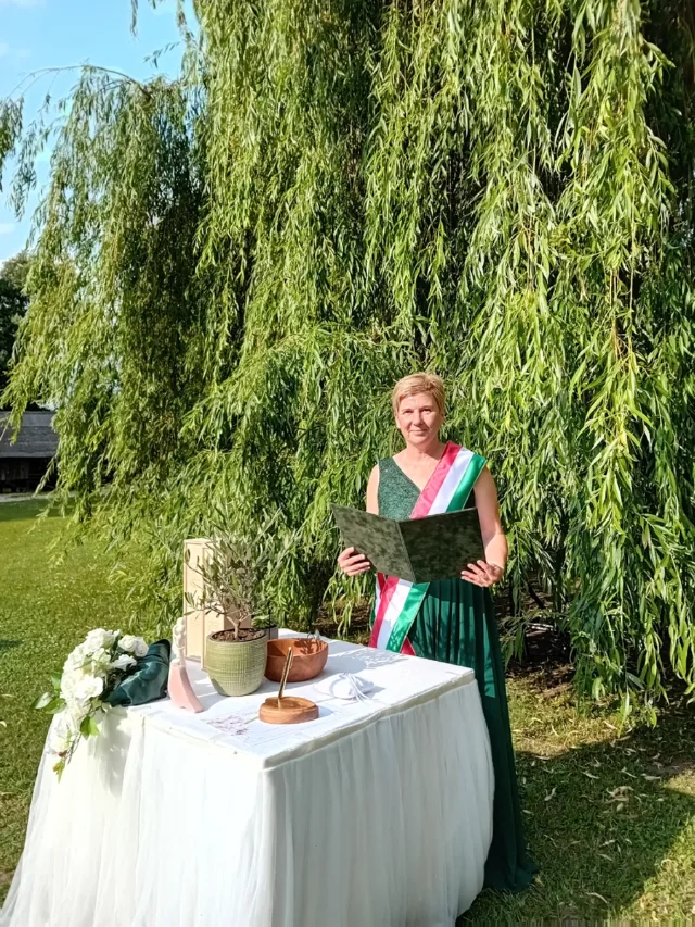 Tóth Árpádné Barbara - Szertartásvezető - 1