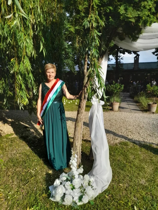 Tóth Árpádné Barbara - Szertartásvezető