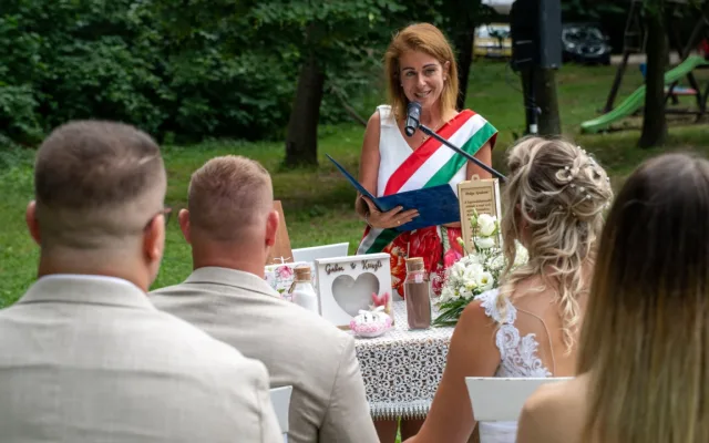 Kriszta Wedding - Szertartásvezető és ceremóniamester