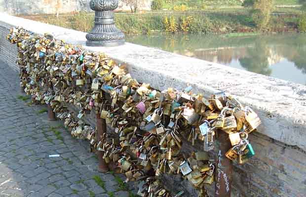 szerelemlakat híd róma